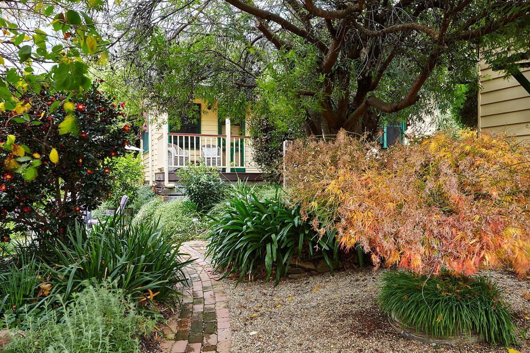 Tiffany'S Cottages Bright Exterior photo