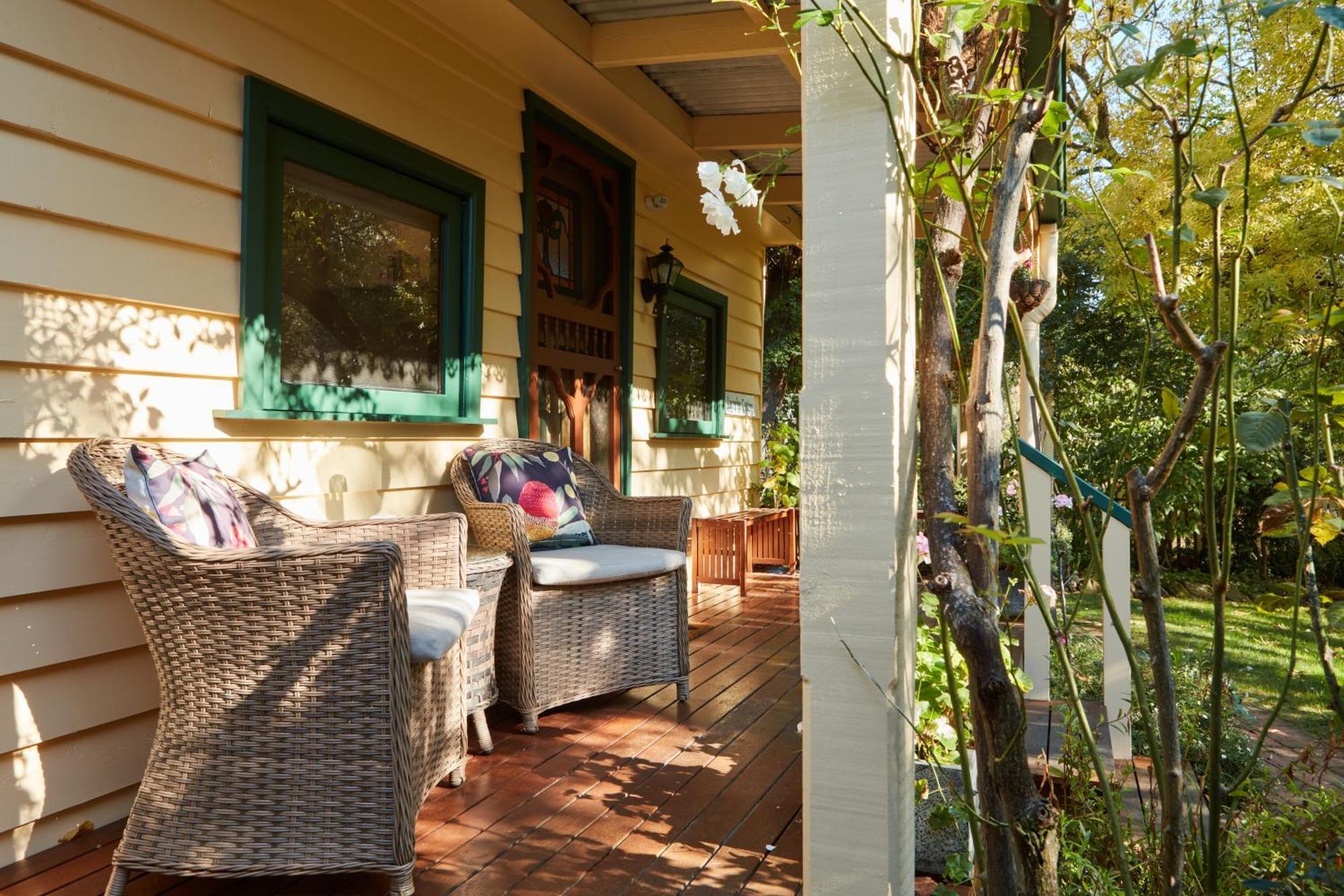 Tiffany'S Cottages Bright Exterior photo