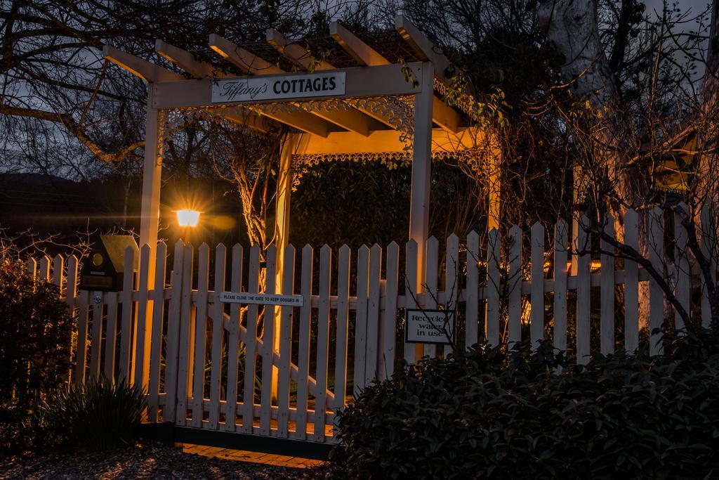 Tiffany'S Cottages Bright Exterior photo